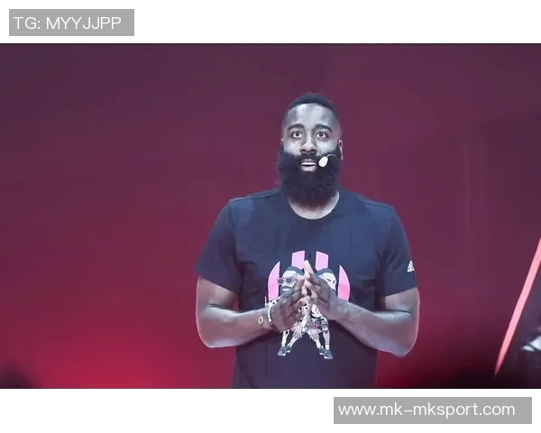 哈登训练后坚持加练超一小时展现职业精神与拼搏态度 哈登训练后坚持加练超一小时展现职业精神与拼搏态度