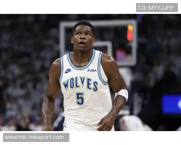 爱德华兹复出状态低迷半场仅得5分2助攻表现令人失望