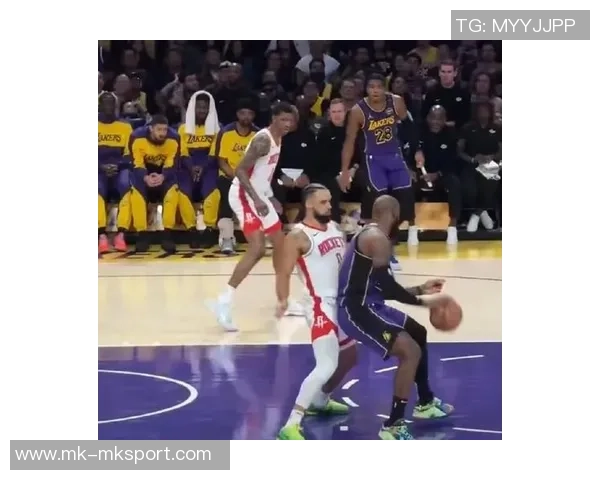 詹姆斯谈防守策略愿意放中距离两分太阳队表现出色投篮命中率高