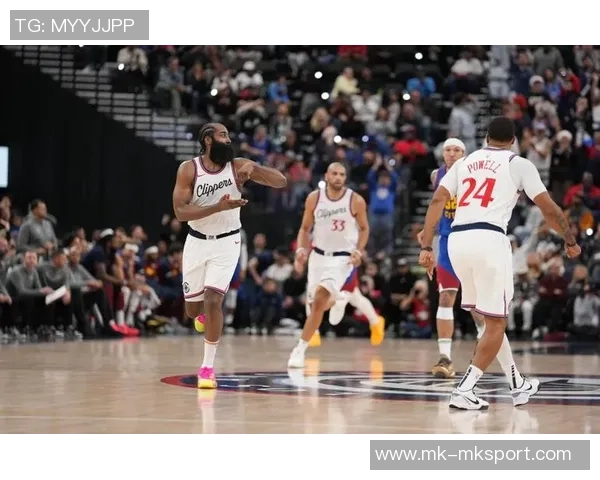 快船发布海报庆祝胜利哈登精彩投篮瞬间成焦点 快船发布海报庆祝胜利哈登精彩投篮瞬间成焦点