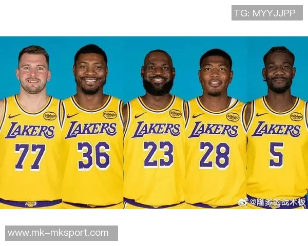 湖人阵容捉襟见肘仅剩十人出战背靠背对抗开拓者三名双向合同球员参战 湖人阵容捉襟见肘仅剩十人出战背靠背对抗开拓者三名双向合同球员参战