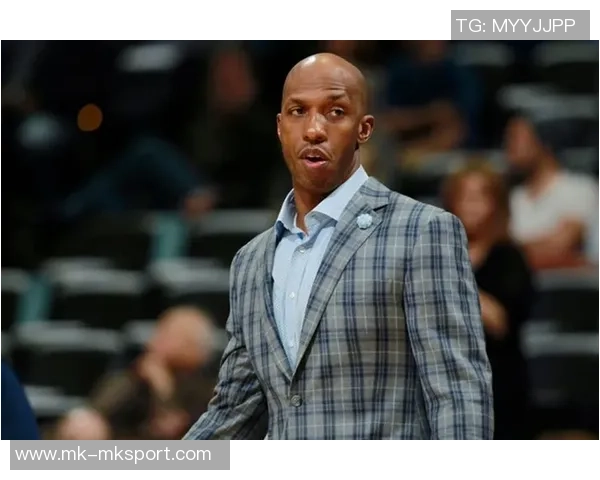 波斯特解析勇三疯战术强调防守策略与限制对方进攻效率 波斯特解析勇三疯战术强调防守策略与限制对方进攻效率