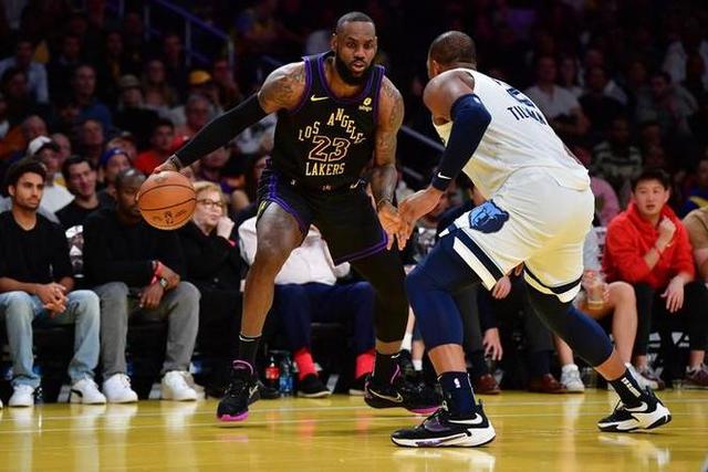 关于詹姆斯领衔Lakers大胜Warriors，豪取六连胜的信息